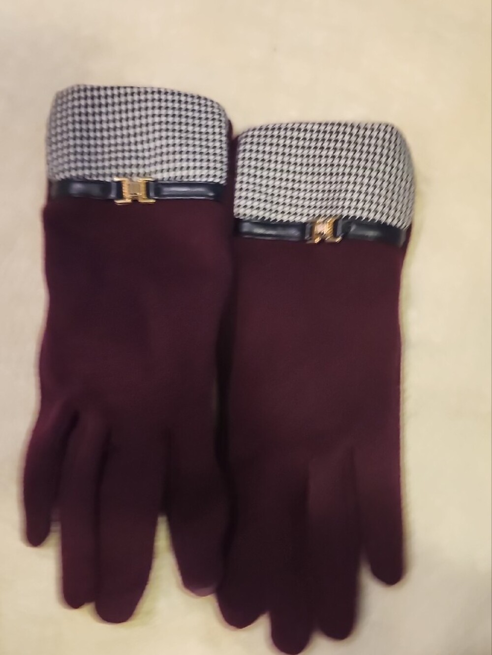 Source Unknown Burgundy Gloves with Houndstooth Cuff and Gold Accent - Picture 7 of 11